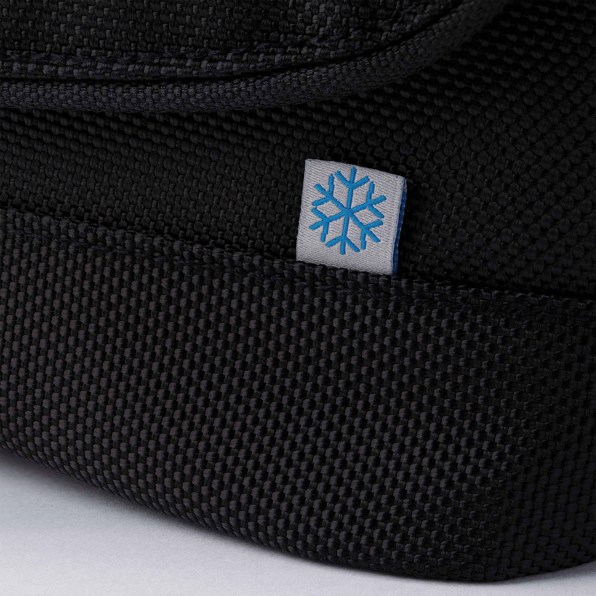 freezable-brooklyn-crossbody-m0 freezable-brooklyn-crossbody-black-ecofreeze-plus-zoom-tag.jpg