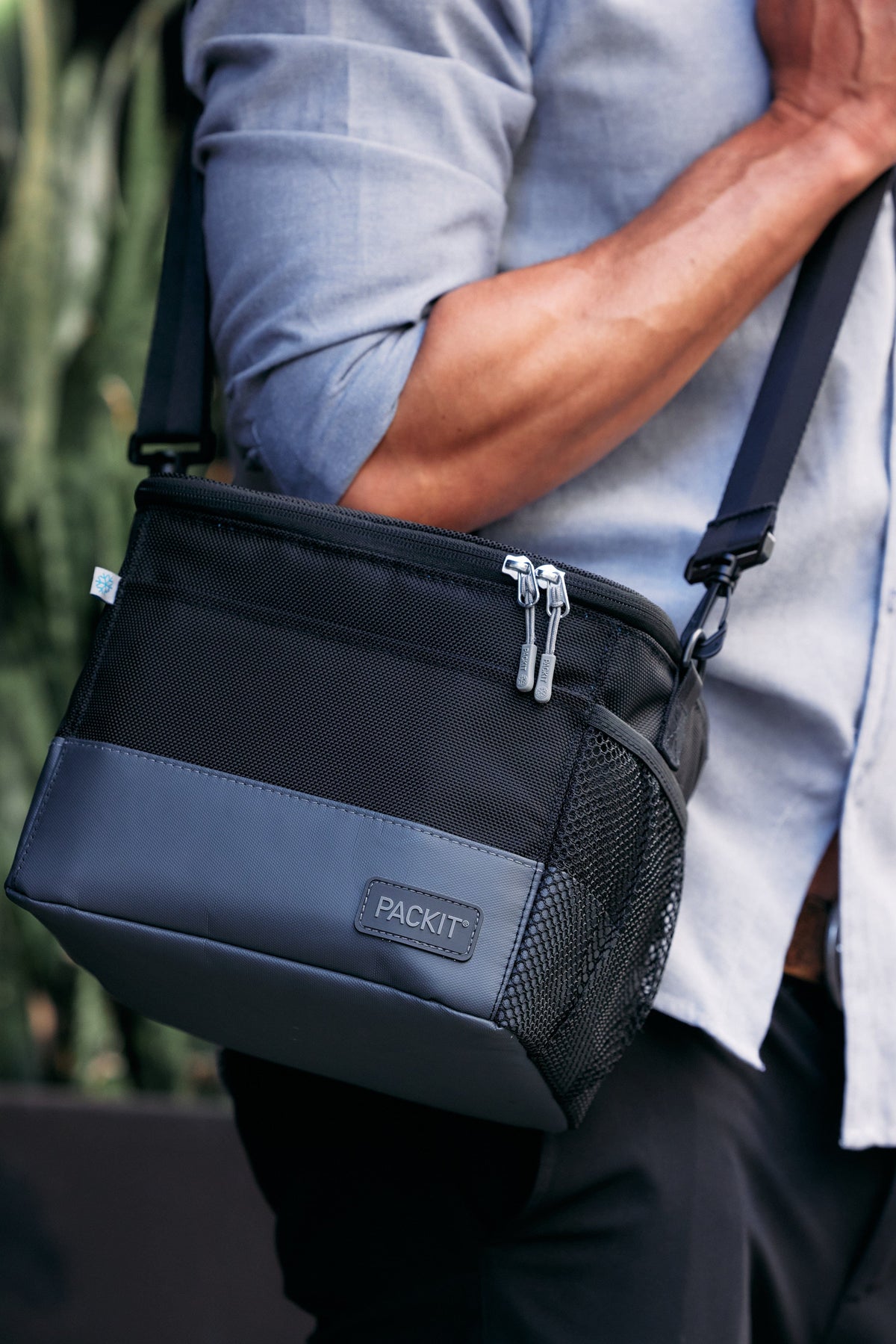 freezable-lunch-pail-h9 freezable-upright-lunch-pail-black-gray-lifestyle-male-city.jpg